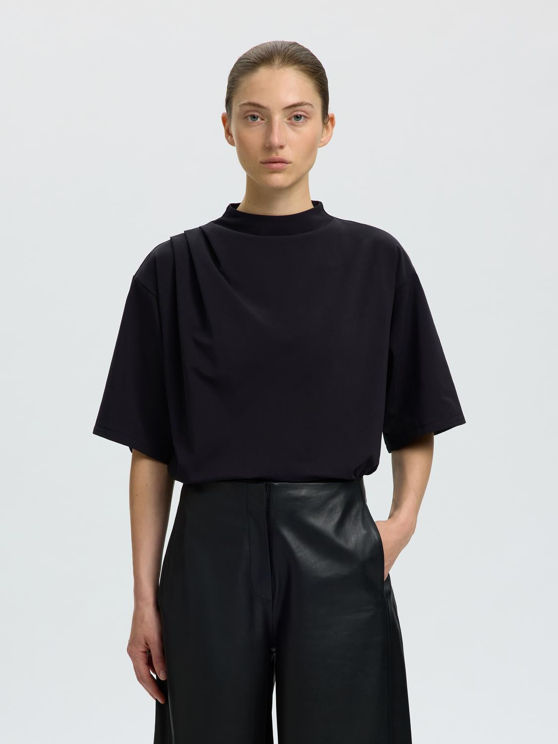 model_shot-front